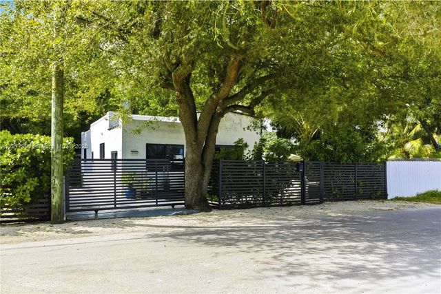 8270 NE 1st Pl, Miami, FL 33138