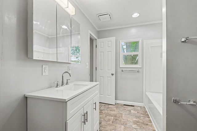 827 E Park Drive, Niles, MI 49120