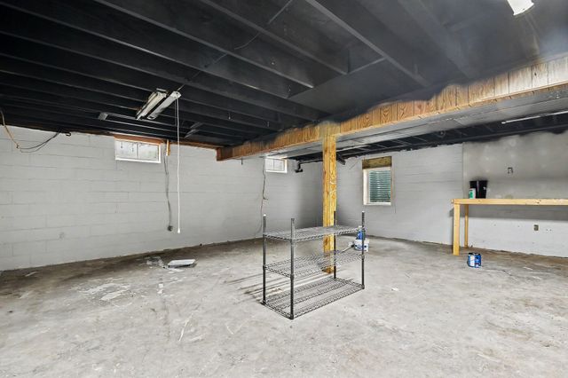 827 E Park Drive, Niles, MI 49120