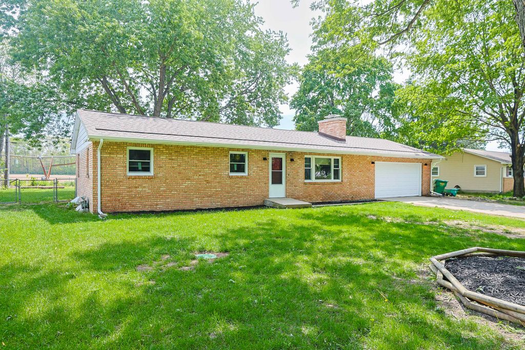 827 E Park Drive, Niles, MI 49120