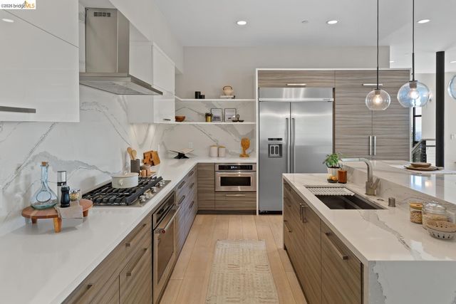 590 Gravatt Dr, Berkeley, CA 94705