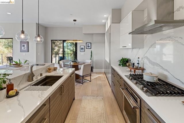 590 Gravatt Dr, Berkeley, CA 94705