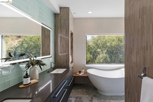 590 Gravatt Dr, Berkeley, CA 94705