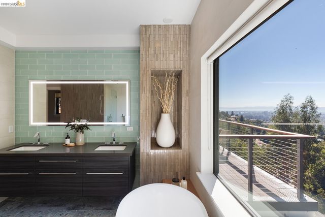 590 Gravatt Dr, Berkeley, CA 94705