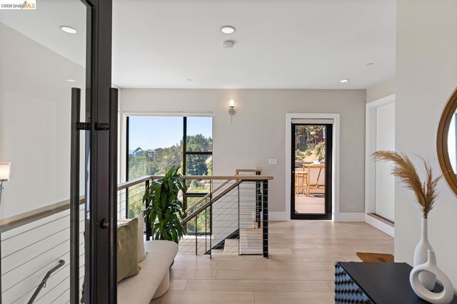590 Gravatt Dr, Berkeley, CA 94705