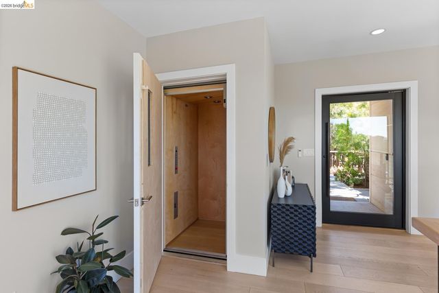 590 Gravatt Dr, Berkeley, CA 94705