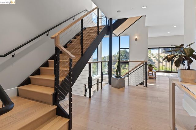 590 Gravatt Dr, Berkeley, CA 94705