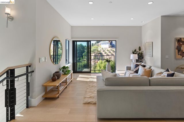 590 Gravatt Dr, Berkeley, CA 94705