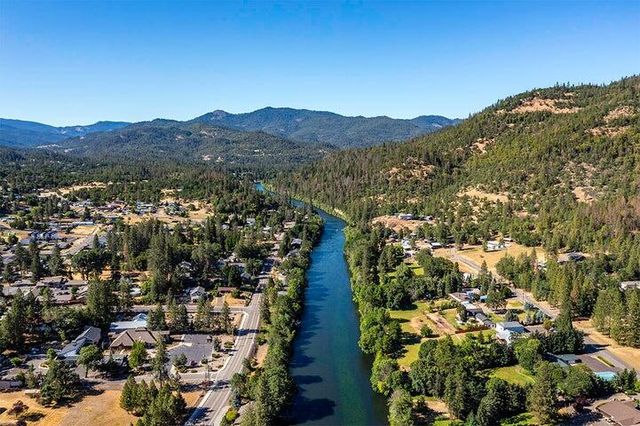 22266 Highway 62, Shady Cove, OR 97539