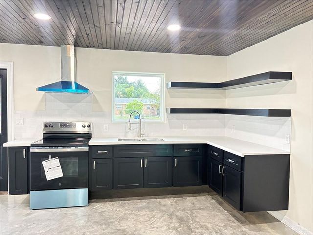 2125 Camellia Avenue, Mcallen, TX 78501