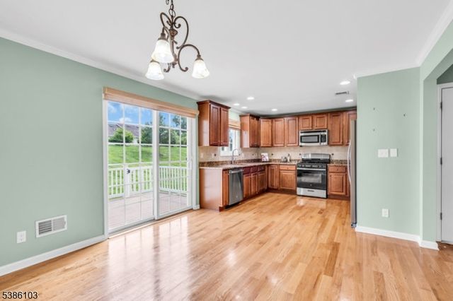 10 Harvey Ct, Clark Twp., NJ 07066