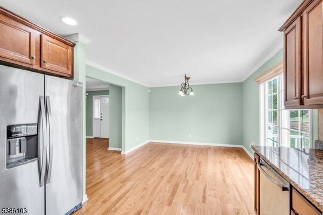 10 Harvey Ct, Clark Twp., NJ 07066