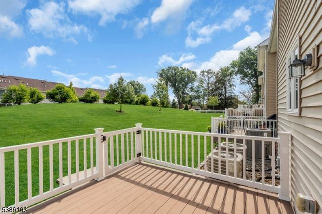 10 Harvey Ct, Clark Twp., NJ 07066