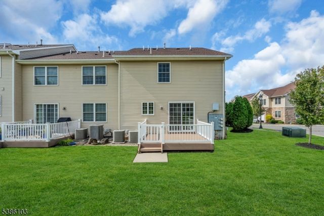 10 Harvey Ct, Clark Twp., NJ 07066