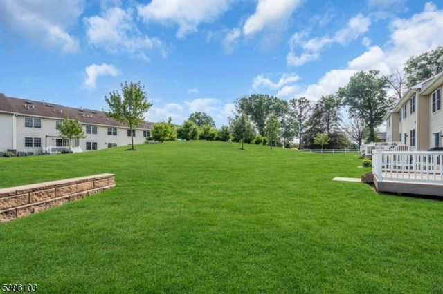 10 Harvey Ct, Clark Twp., NJ 07066