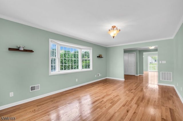 10 Harvey Ct, Clark Twp., NJ 07066