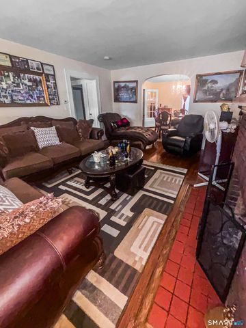 660 West Jackson Avenue, Bridgeport, CT 06604