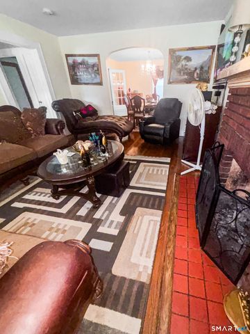 660 West Jackson Avenue, Bridgeport, CT 06604