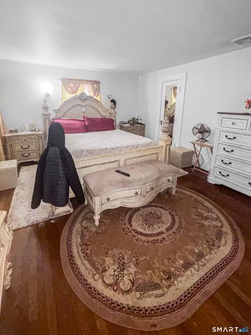 660 West Jackson Avenue, Bridgeport, CT 06604