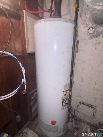 660 West Jackson Avenue, Bridgeport, CT 06604