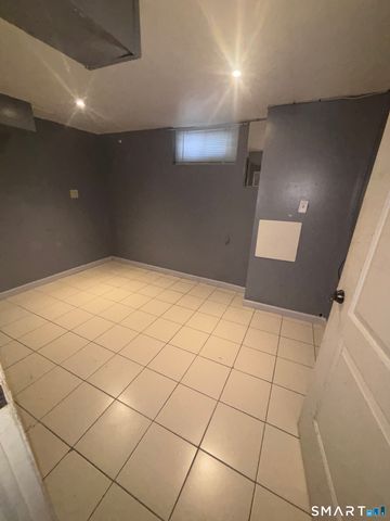 660 West Jackson Avenue, Bridgeport, CT 06604