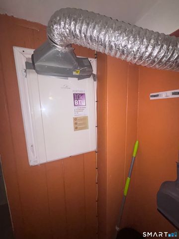 660 West Jackson Avenue, Bridgeport, CT 06604