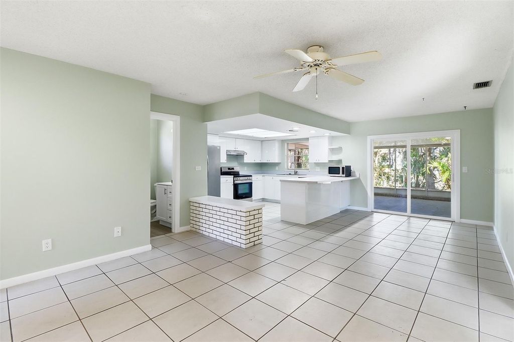 Image 15 of property listing at 9140 W HARBOR ISLE COURT, Crystal River, FL 34429