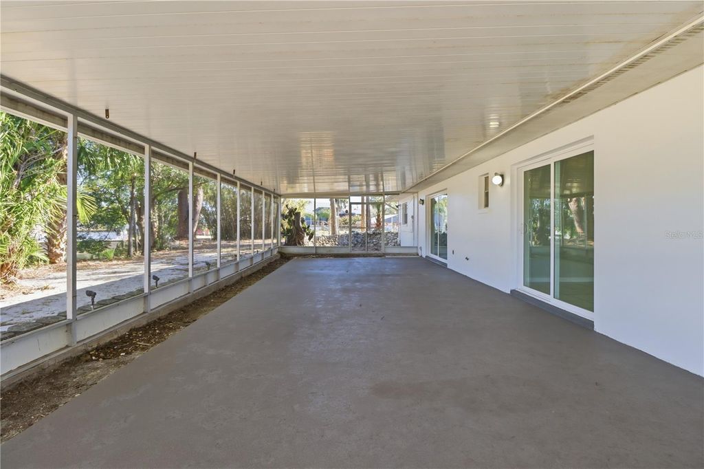 Image 20 of property listing at 9140 W HARBOR ISLE COURT, Crystal River, FL 34429