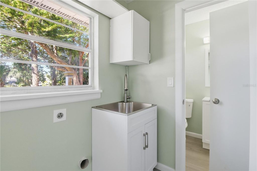 Image 27 of property listing at 9140 W HARBOR ISLE COURT, Crystal River, FL 34429