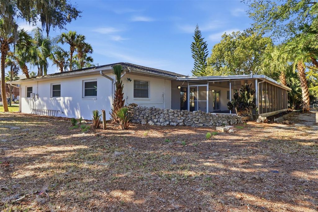 Image 6 of property listing at 9140 W HARBOR ISLE COURT, Crystal River, FL 34429