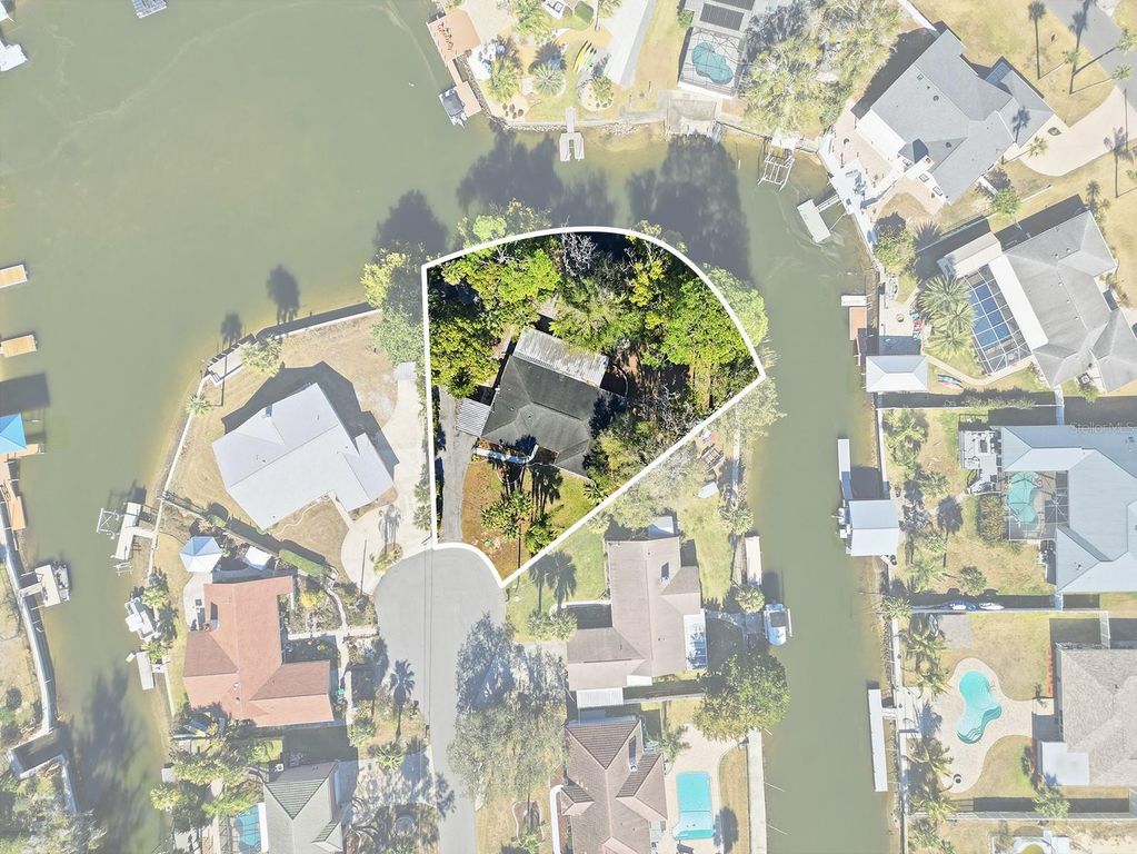 Image 7 of property listing at 9140 W HARBOR ISLE COURT, Crystal River, FL 34429