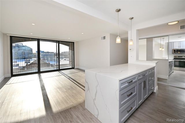 211 E Merrill Street 403, Birmingham, MI 48009