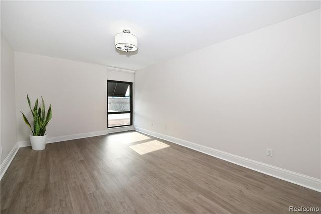 211 E Merrill Street 403, Birmingham, MI 48009