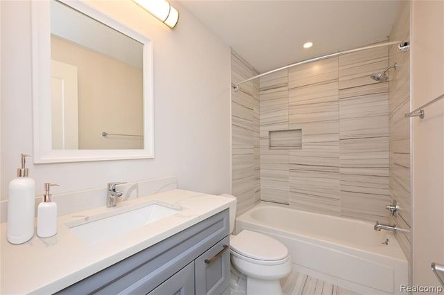 211 E Merrill Street 403, Birmingham, MI 48009