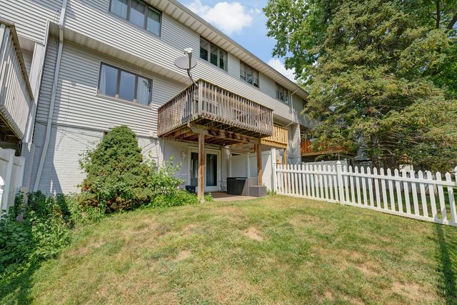 3450 Cedarview Court, Bettendorf, IA 52722