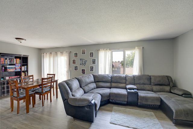 3450 Cedarview Court, Bettendorf, IA 52722