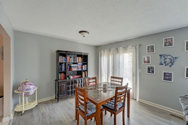 3450 Cedarview Court, Bettendorf, IA 52722