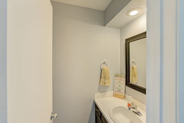 3450 Cedarview Court, Bettendorf, IA 52722