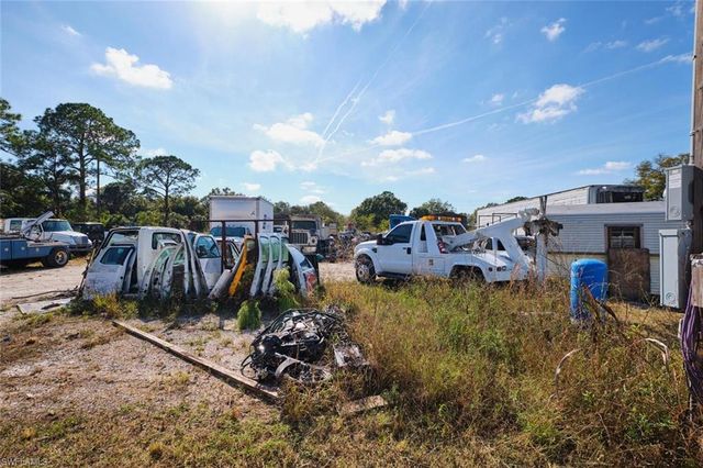 319 N Industrial LOOP, Labelle, FL 33935