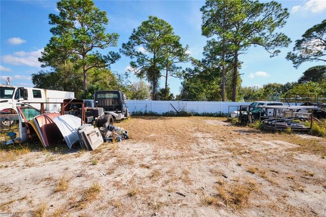 319 N Industrial LOOP, Labelle, FL 33935