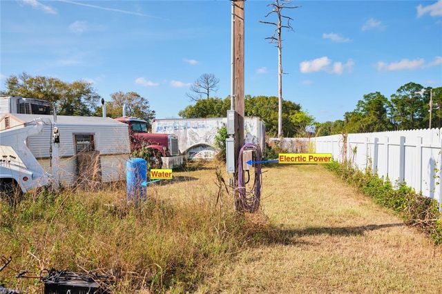 319 N Industrial LOOP, Labelle, FL 33935