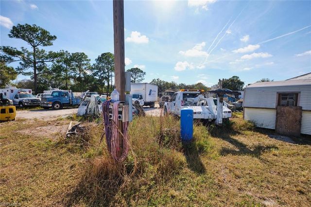 319 N Industrial LOOP, Labelle, FL 33935