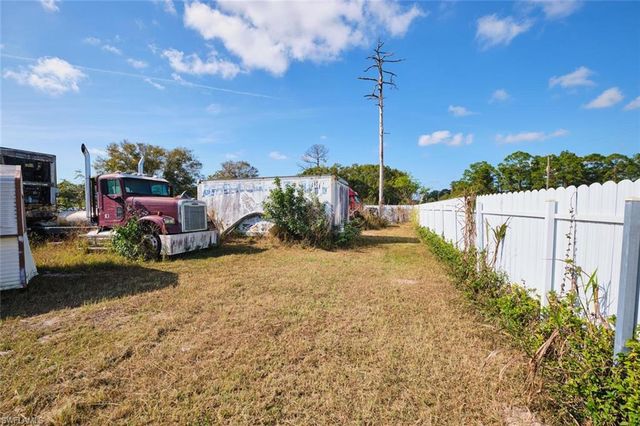 319 N Industrial LOOP, Labelle, FL 33935