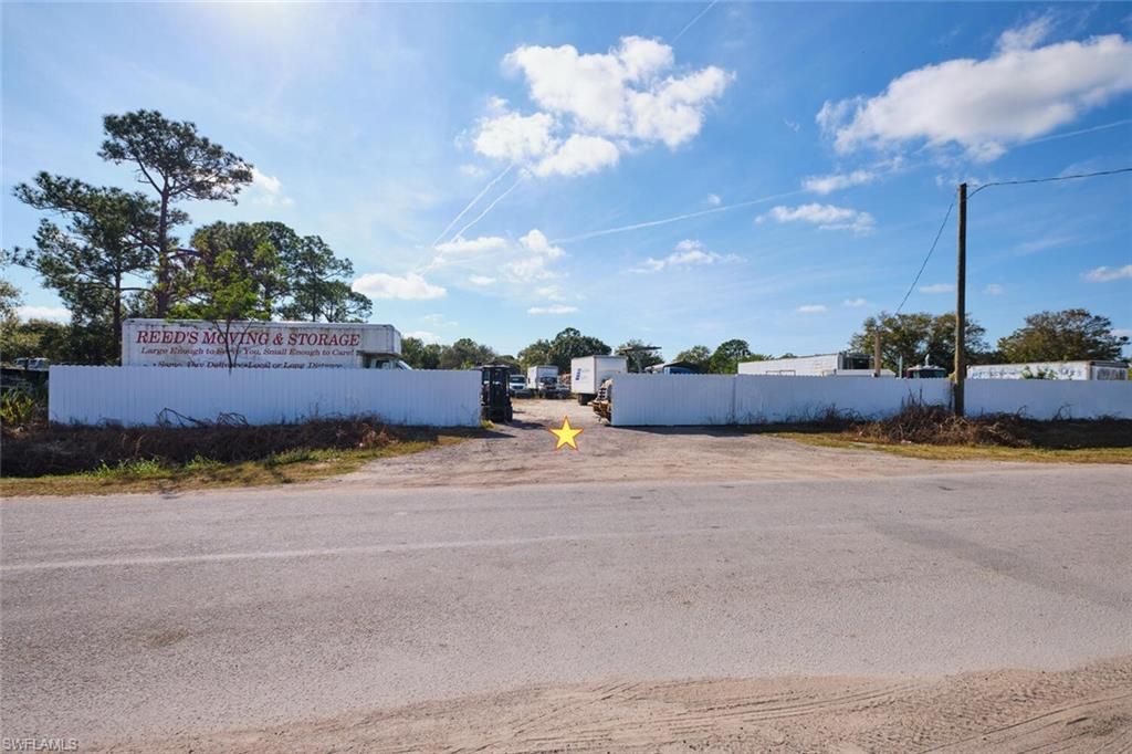 319 N Industrial LOOP, Labelle, FL 33935