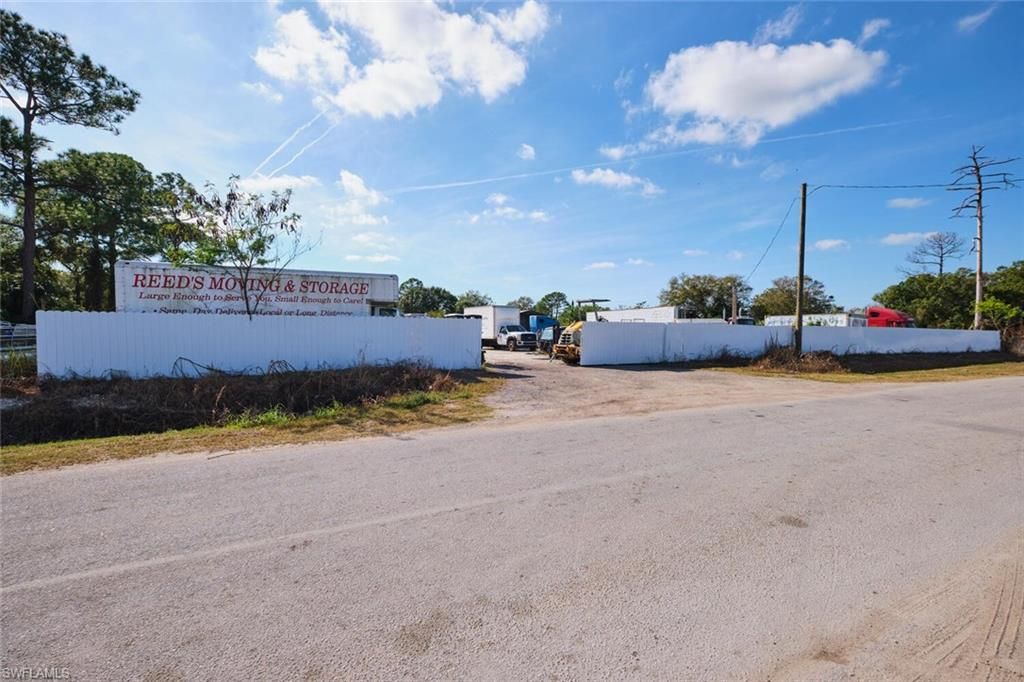 319 N Industrial LOOP, LABELLE, FL 33935 — photo 4