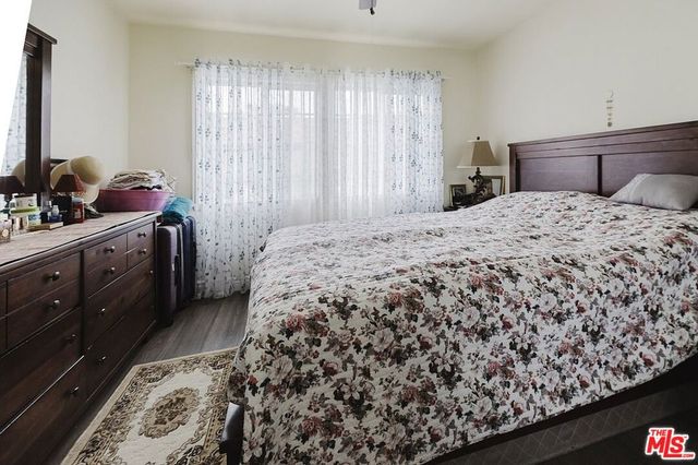 1151 N Columbus Avenue, Glendale, CA 91202