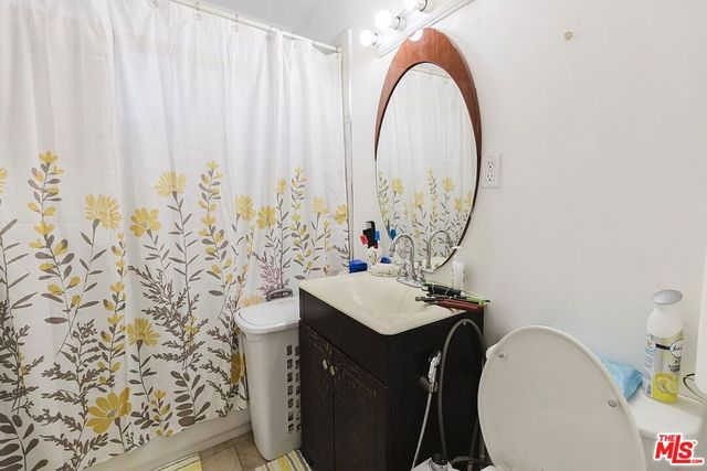 1151 N Columbus Avenue, Glendale, CA 91202