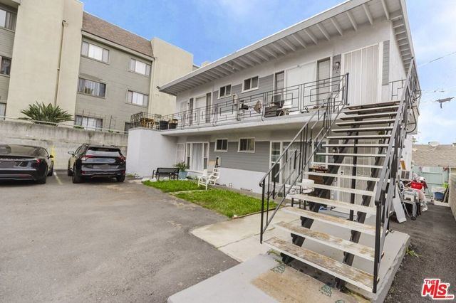 1151 N Columbus Avenue, Glendale, CA 91202