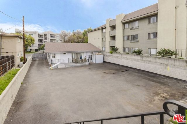 1151 N Columbus Avenue, Glendale, CA 91202