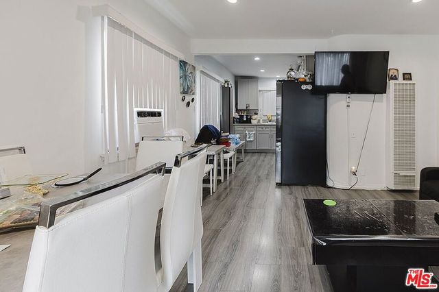 1151 N Columbus Avenue, Glendale, CA 91202